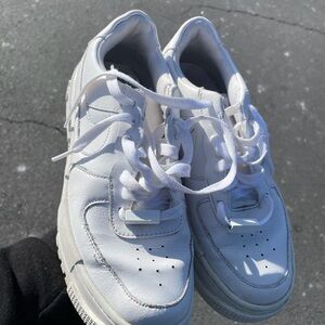 Nike Off-White/Tan Casual Sneakers